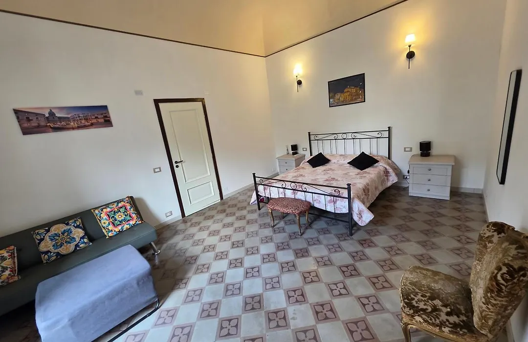 Vivaldi Holidays Historic House In The Center Of Palermo-1